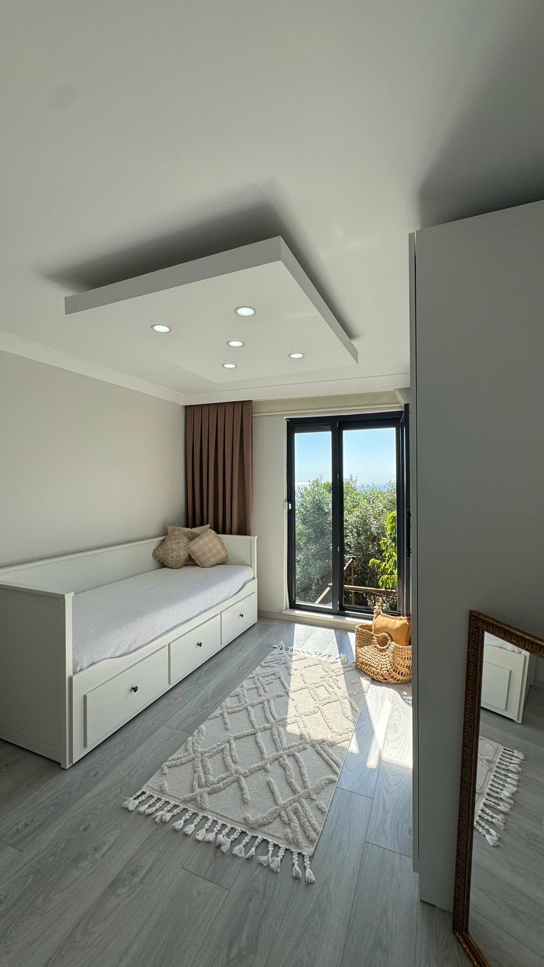 Esenköy Çeşmede Özel Havuzlu Deniz Manzaralı Eşyalı 3+1 Villa