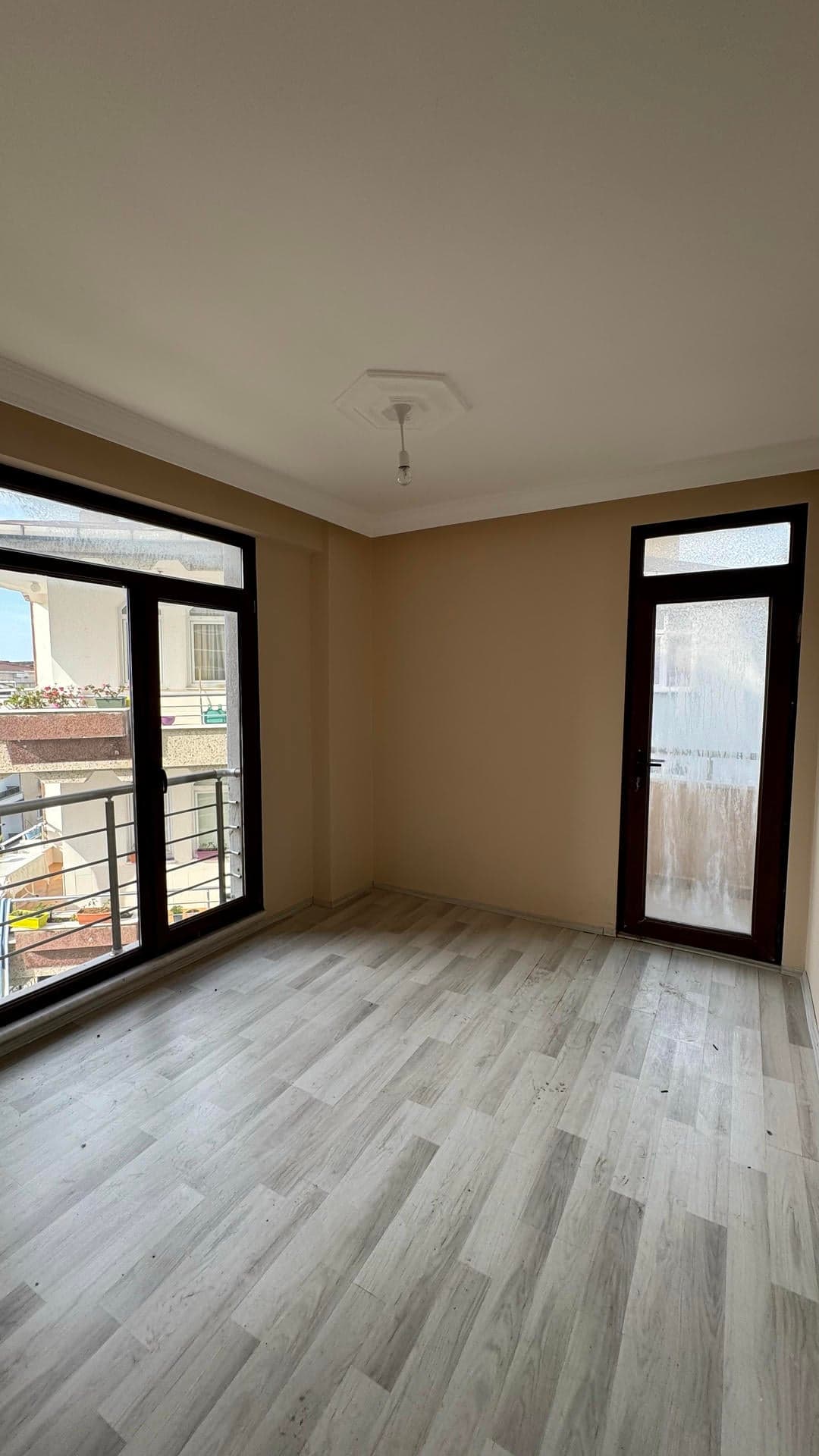 Esenköy’de Deniz, Doğa ve Köy Manzaralı Asansörlü 3+1 Daire