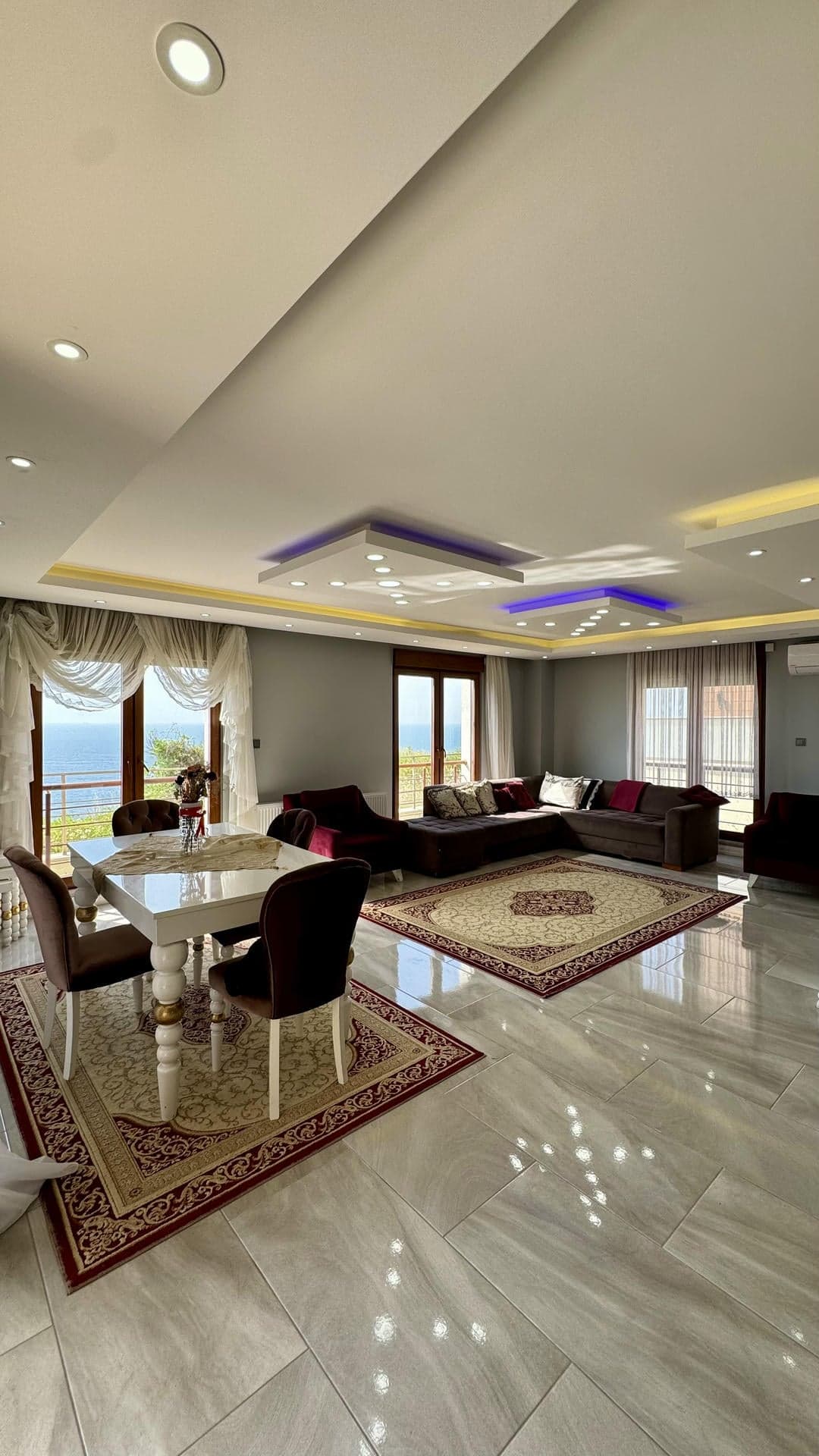 Esenköy Çeşme Mevkiinde 285 m² Havuzlu Saunalı Asansörlü Villa