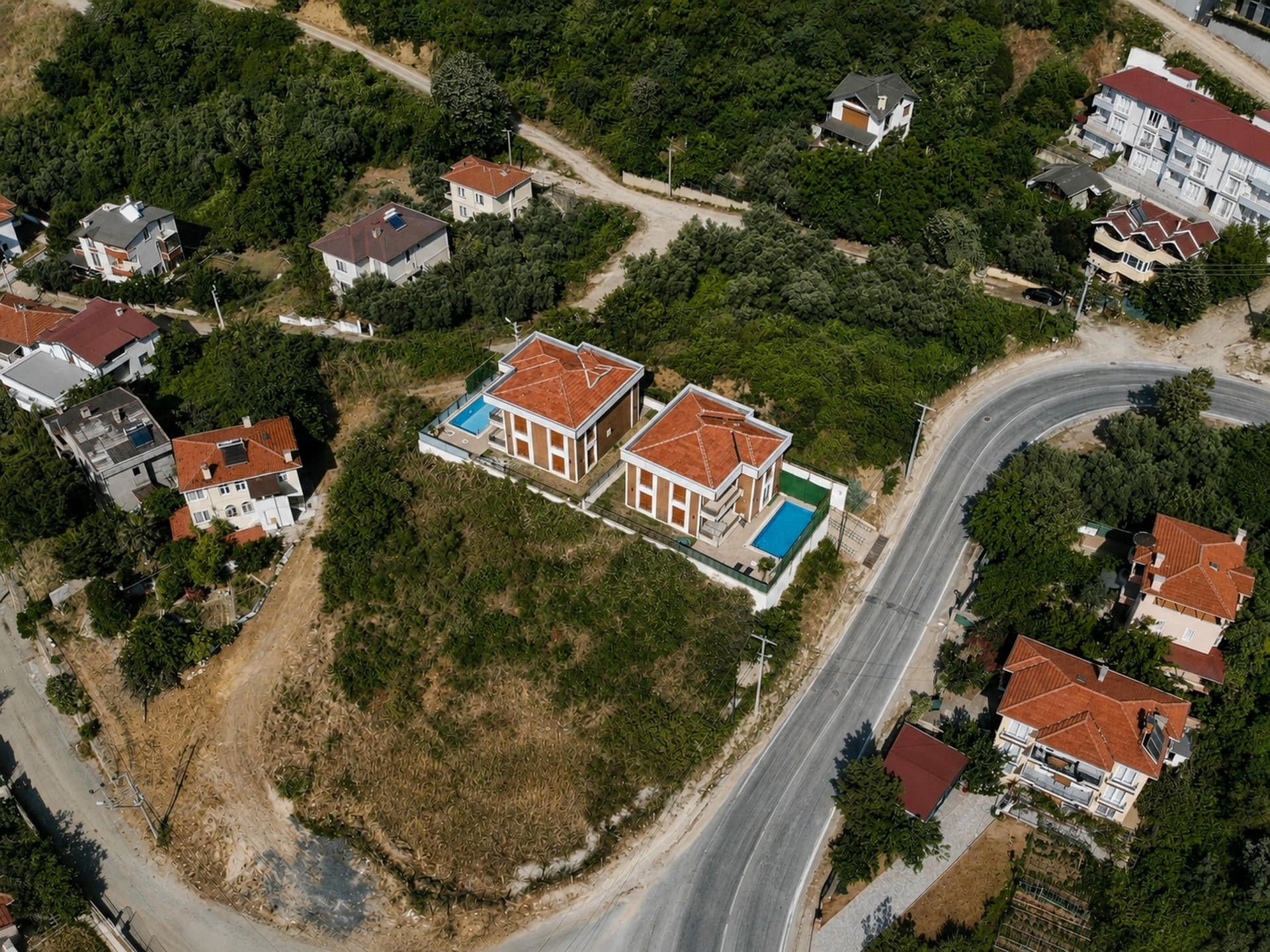 Esenköy Çeşme Mevkiinde 285 m² Havuzlu Saunalı Asansörlü Villa