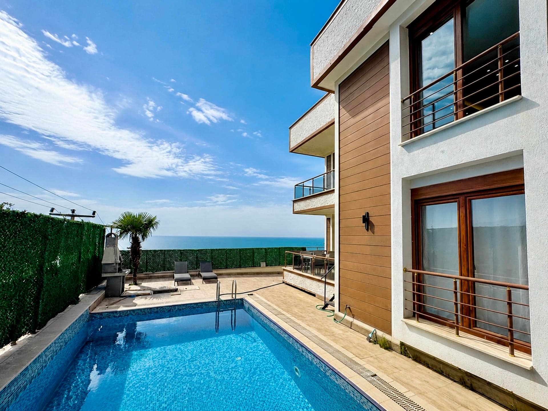 Esenköy Çeşme Mevkiinde 285 m² Havuzlu Saunalı Asansörlü Villa