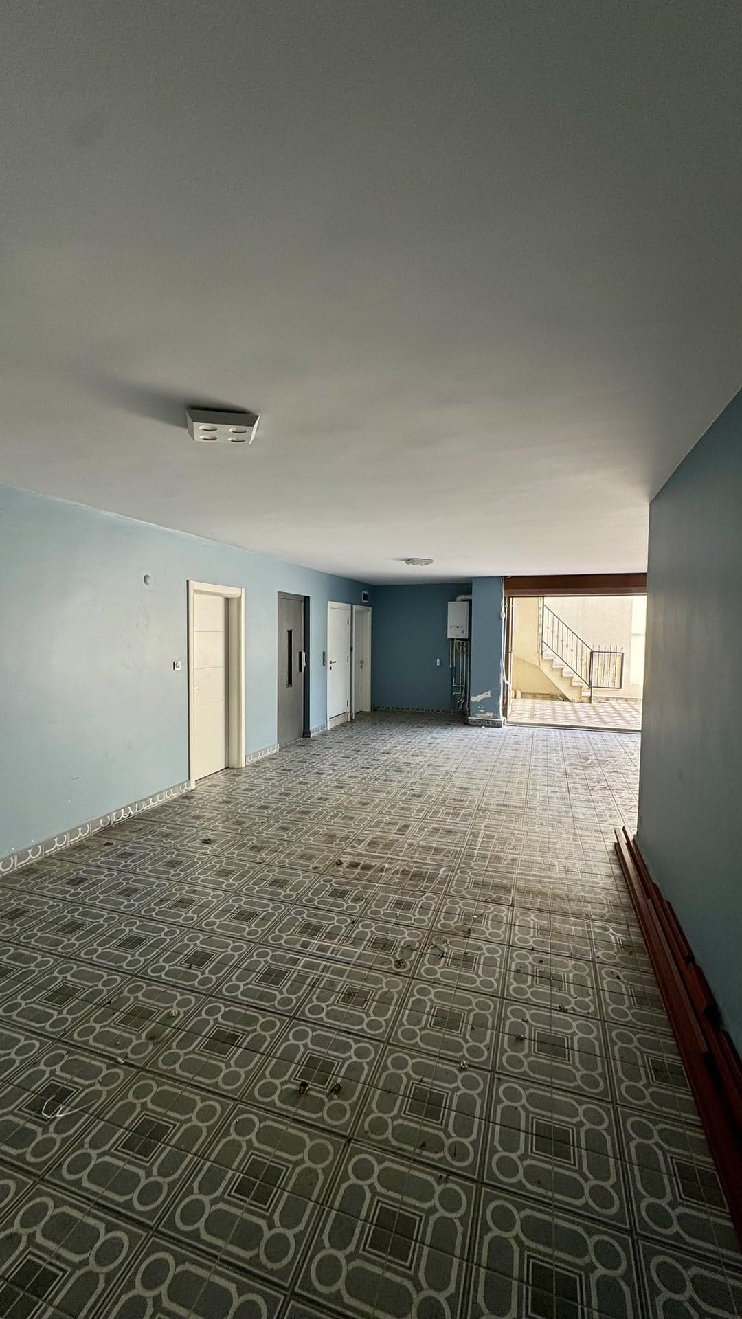 Esenköy Çeşme Mevkiinde 285 m² Havuzlu Saunalı Asansörlü Villa
