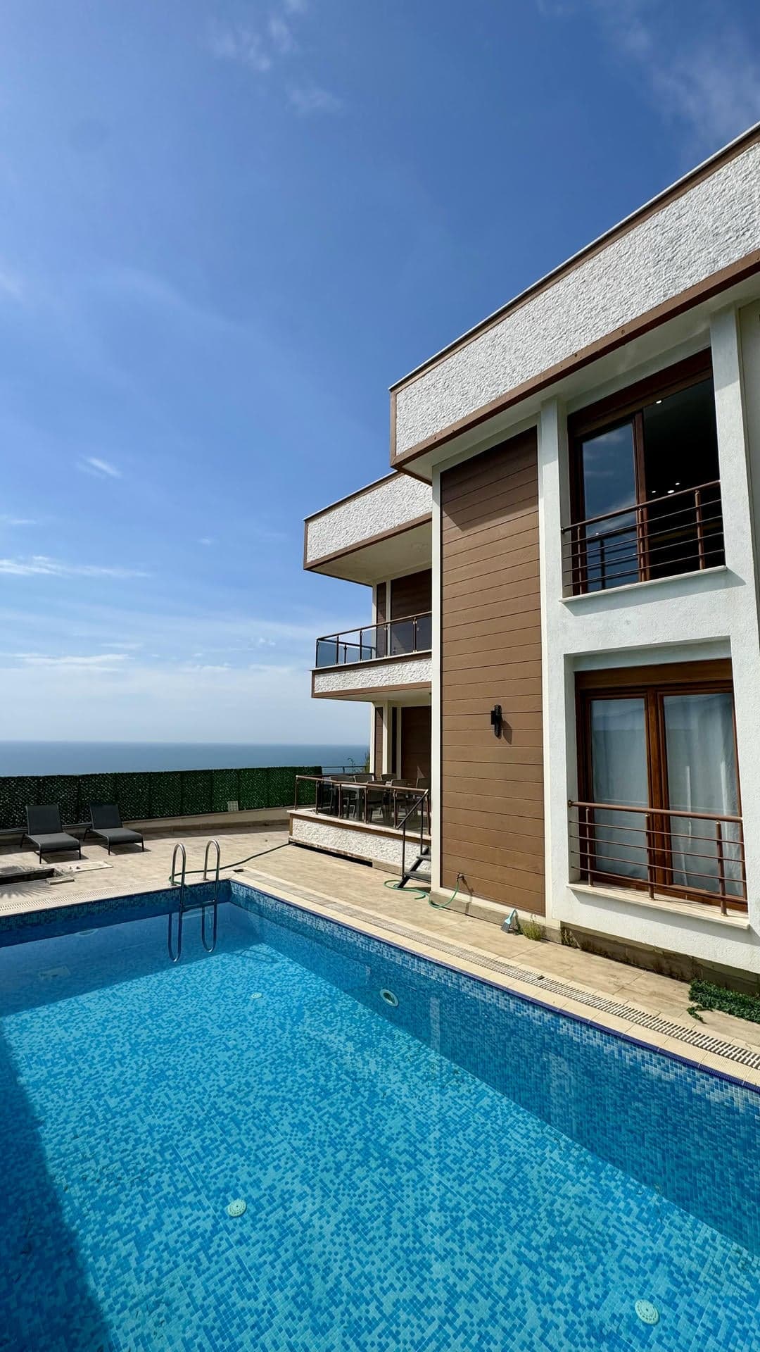 Esenköy Çeşme Mevkiinde 285 m² Havuzlu Saunalı Asansörlü Villa