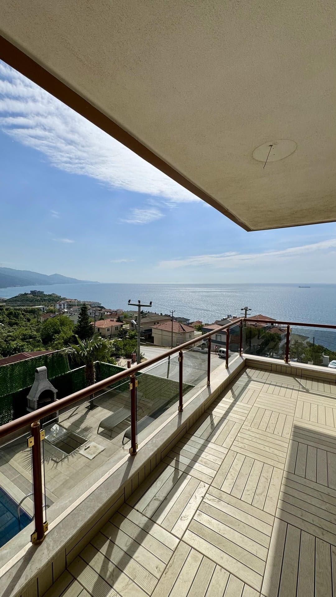 Esenköy Çeşme Mevkiinde 285 m² Havuzlu Saunalı Asansörlü Villa