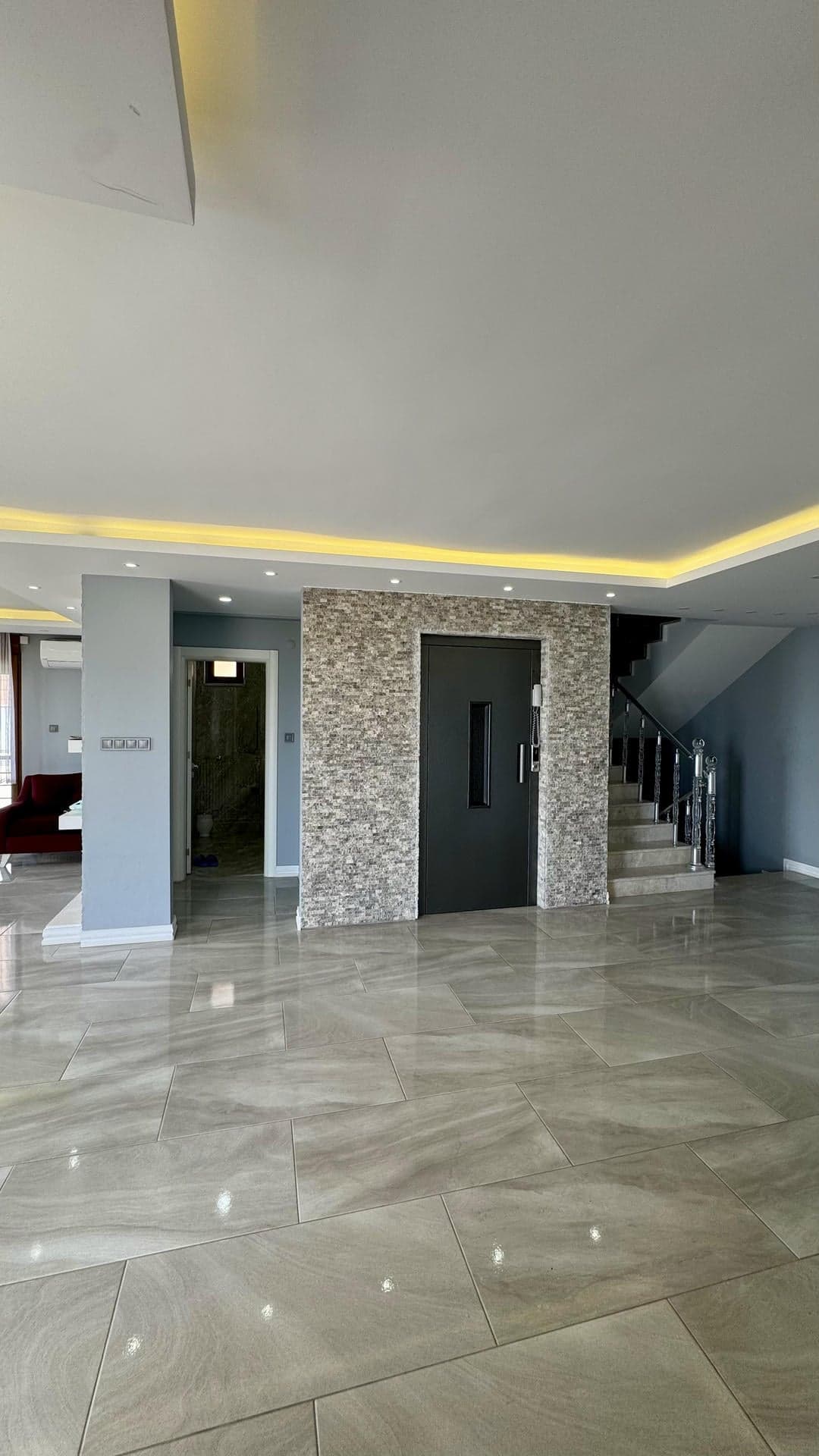 Esenköy Çeşme Mevkiinde 285 m² Havuzlu Saunalı Asansörlü Villa