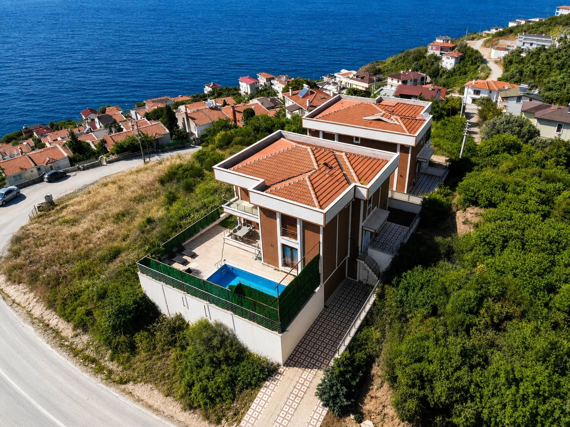 Esenköy Çeşme Mevkiinde 285 m² Havuzlu Saunalı Asansörlü Villa