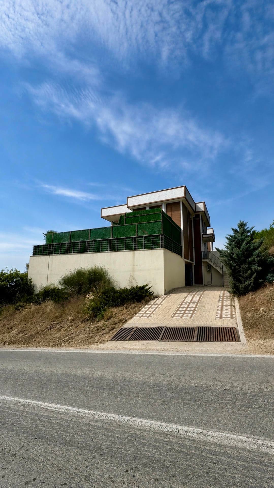 Esenköy Çeşme Mevkiinde 285 m² Havuzlu Saunalı Asansörlü Villa