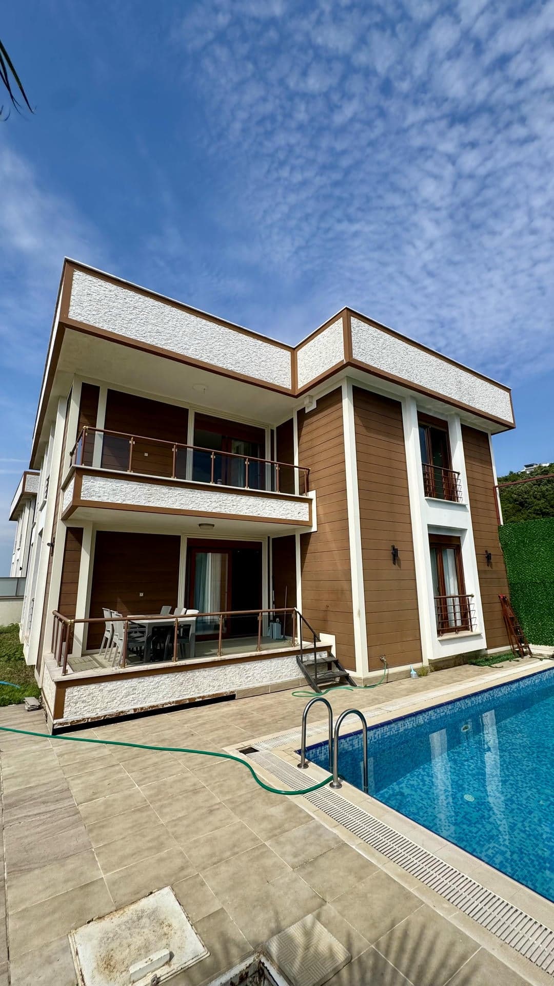 Esenköy Çeşme Mevkiinde 285 m² Havuzlu Saunalı Asansörlü Villa