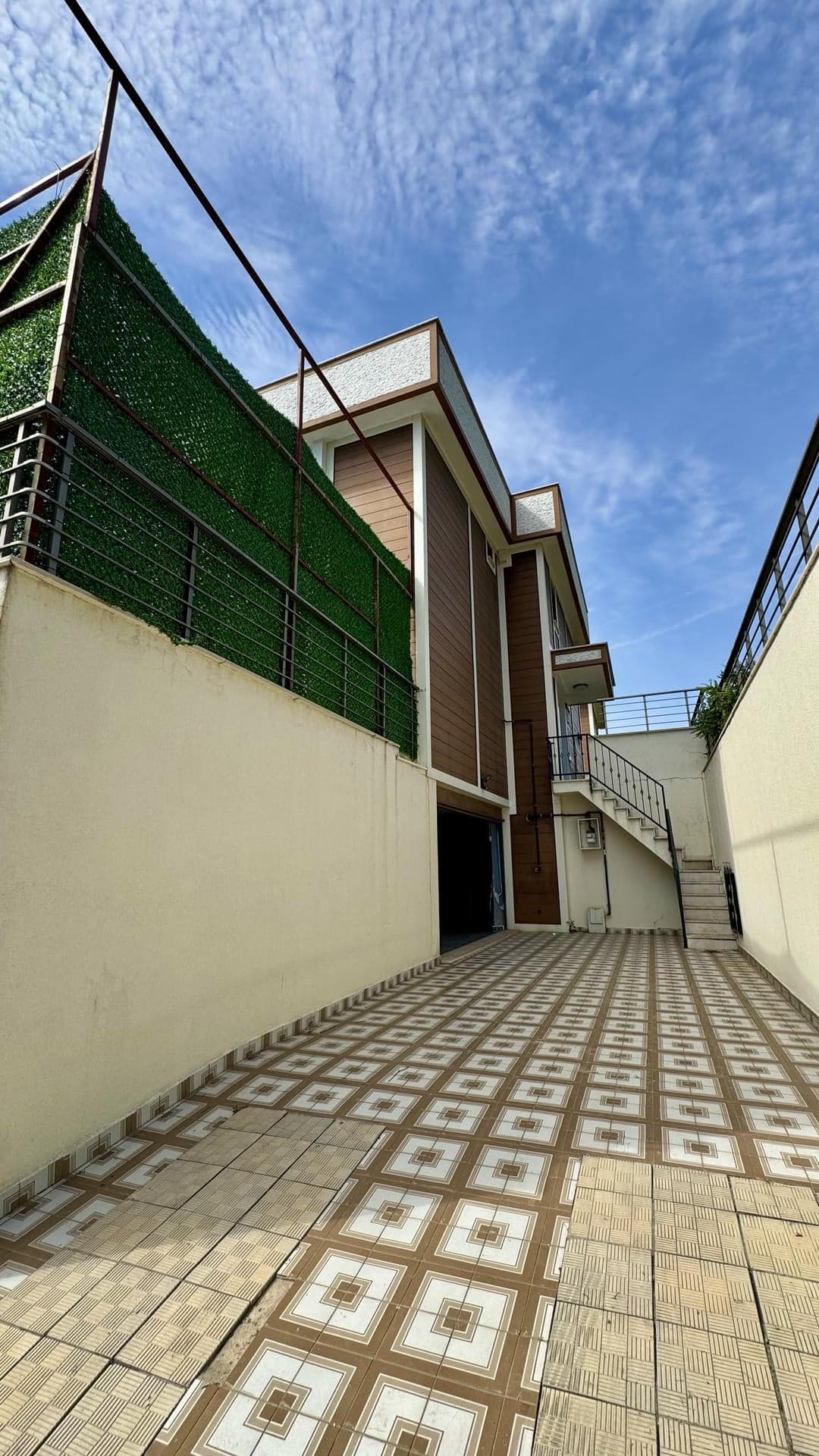 Esenköy Çeşme Mevkiinde 285 m² Havuzlu Saunalı Asansörlü Villa