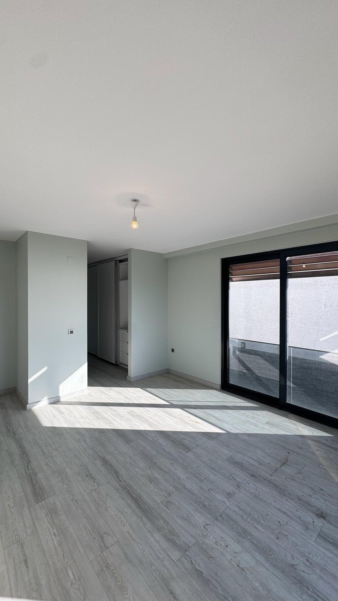 Esenköy Çeşme Deniz Manzaralı Havuzlu Asansörlü Müstakil Villa