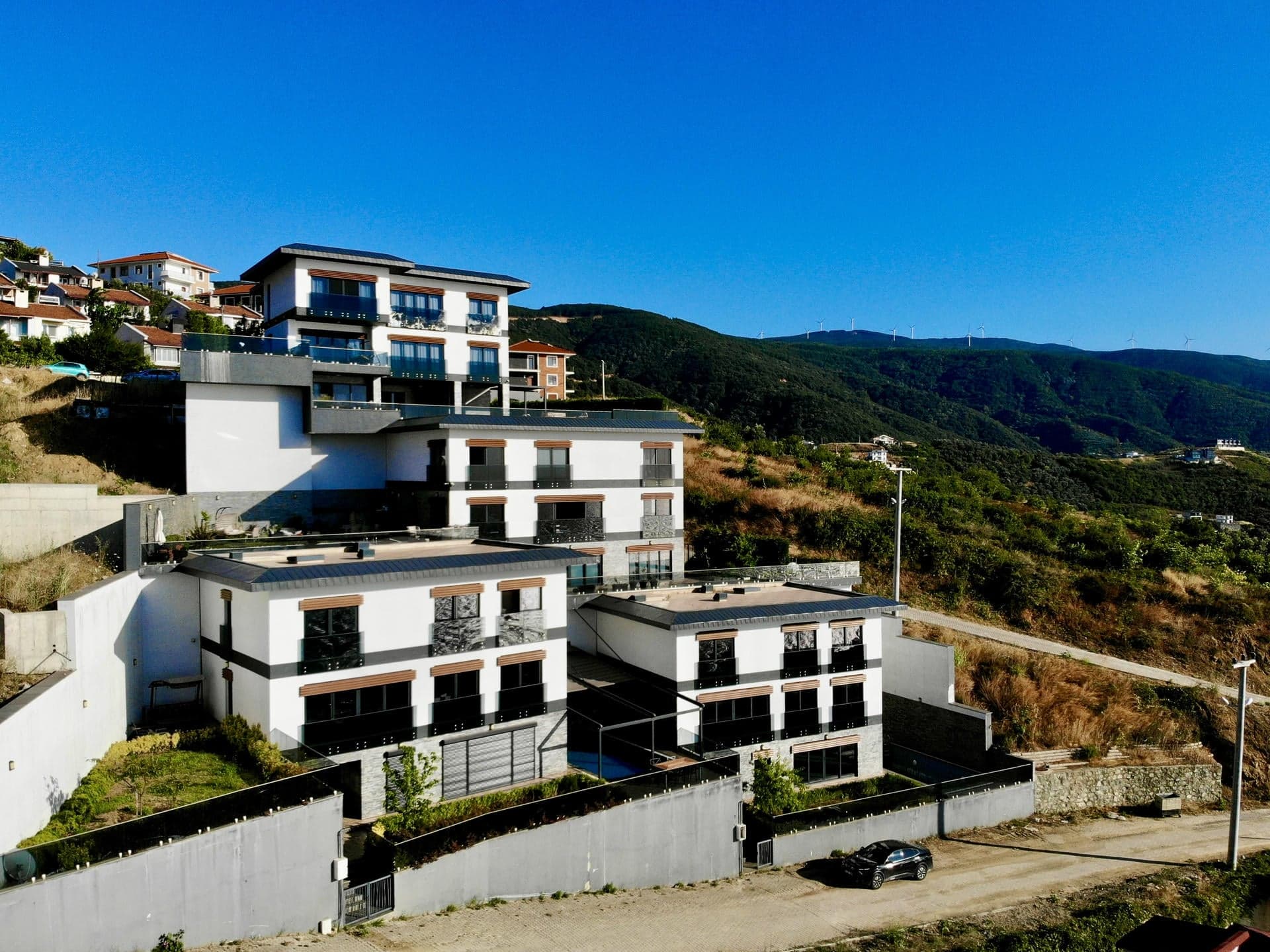 Esenköy Çeşme Deniz Manzaralı Havuzlu Asansörlü Müstakil Villa