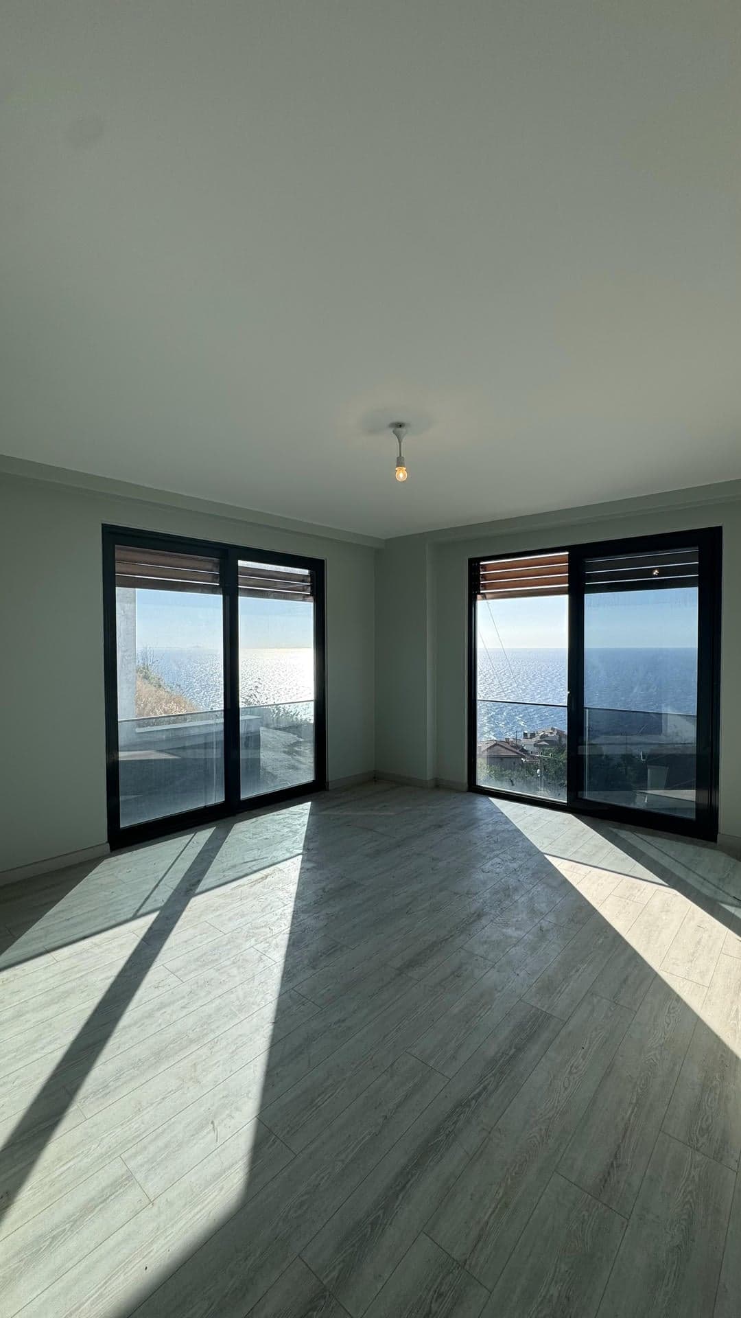 Esenköy Çeşme Deniz Manzaralı Havuzlu Asansörlü Müstakil Villa