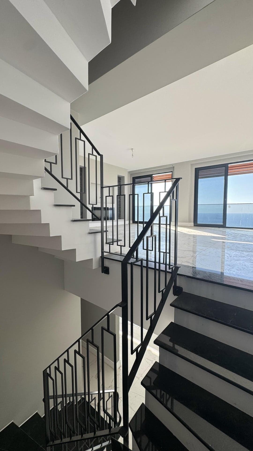 Esenköy Çeşme Deniz Manzaralı Havuzlu Asansörlü Müstakil Villa