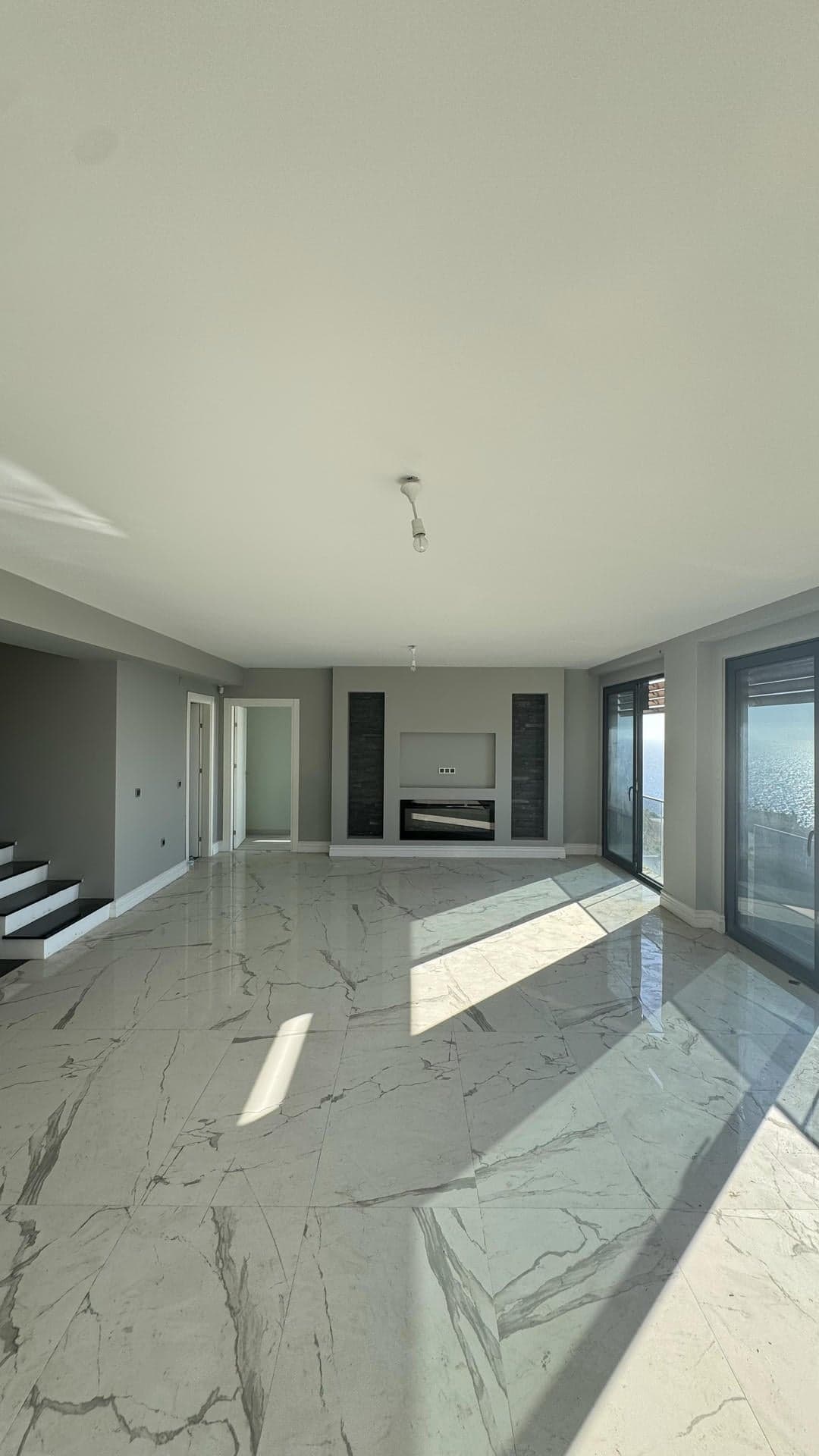 Esenköy Çeşme Deniz Manzaralı Havuzlu Asansörlü Müstakil Villa