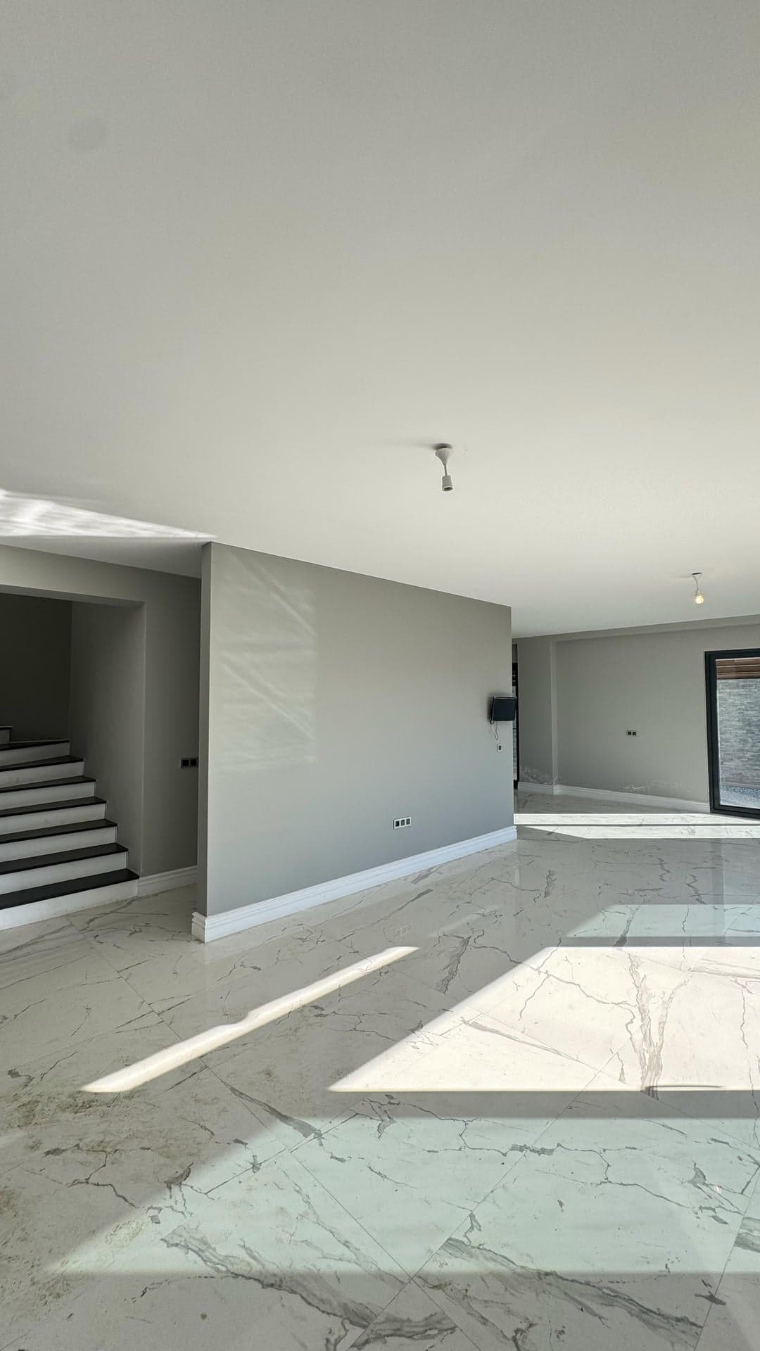 Esenköy Çeşme Deniz Manzaralı Havuzlu Asansörlü Müstakil Villa
