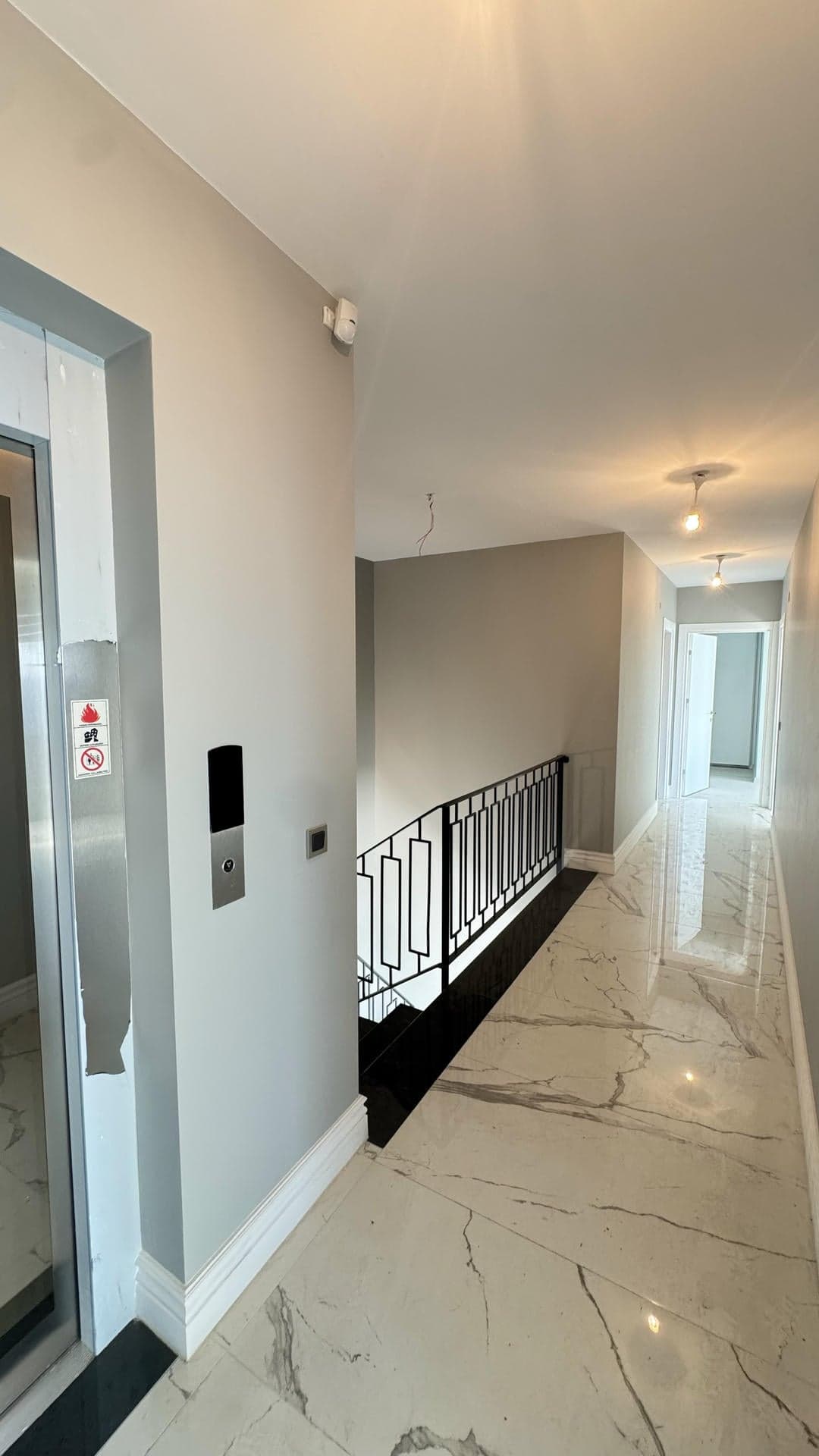 Esenköy Çeşme Deniz Manzaralı Havuzlu Asansörlü Müstakil Villa