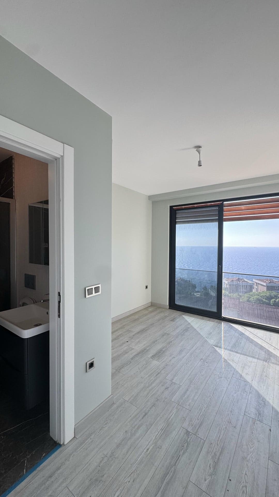 Esenköy Çeşme Deniz Manzaralı Havuzlu Asansörlü Müstakil Villa