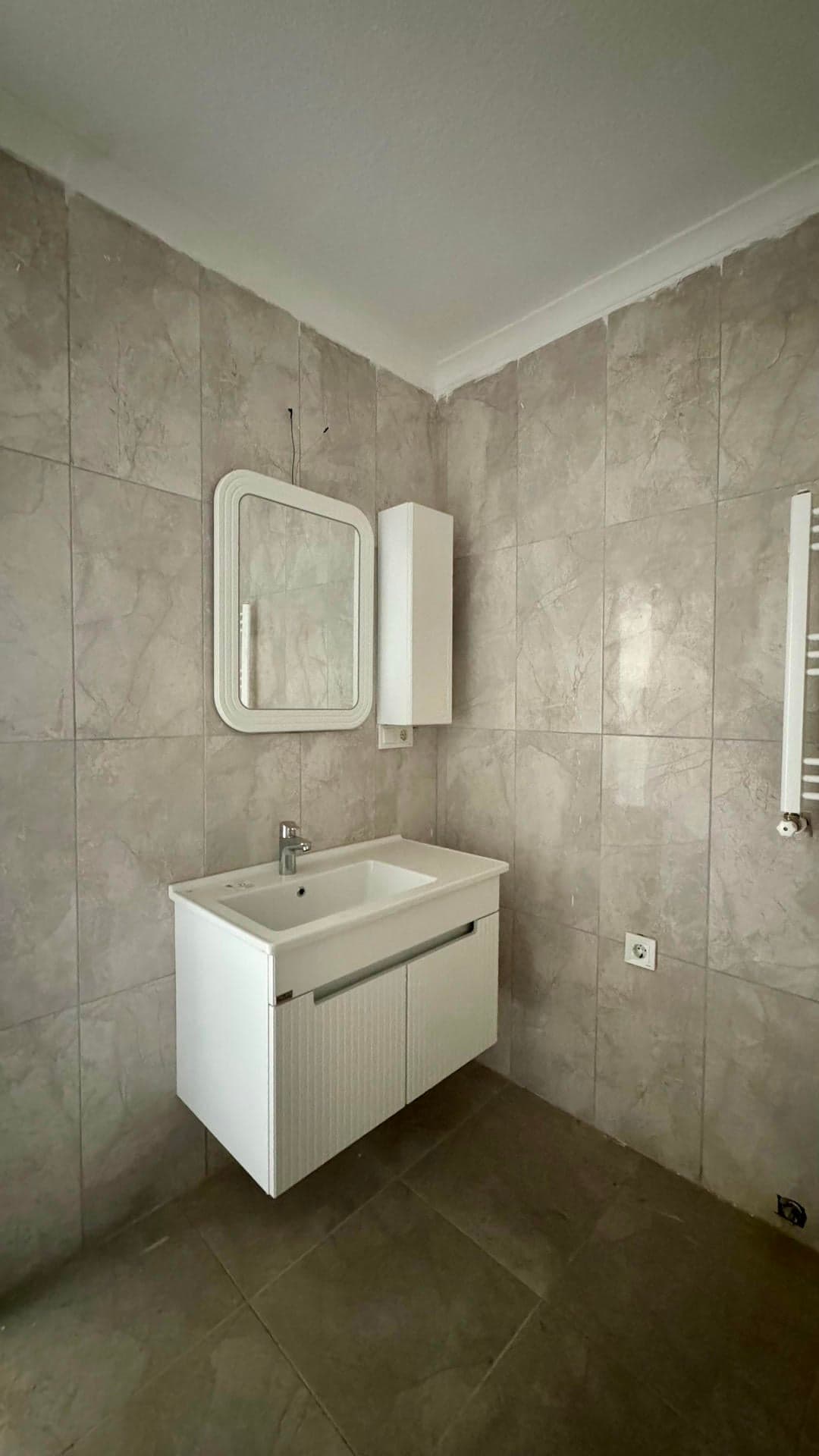 Esenköy Merkezde 90 m² Asansörlü Çift Balkonlu 2+1 Daire