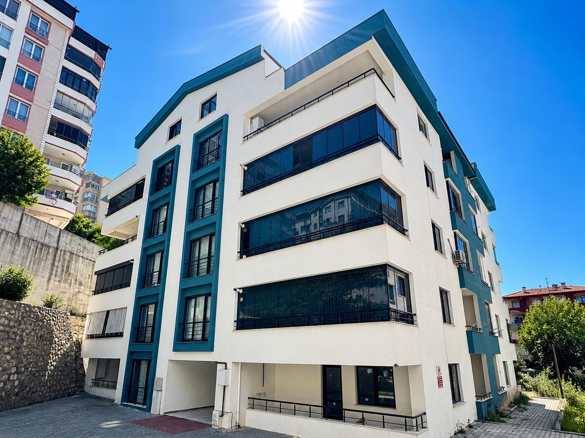 Esenköy Merkezde 90 m² Asansörlü Çift Balkonlu 2+1 Daire